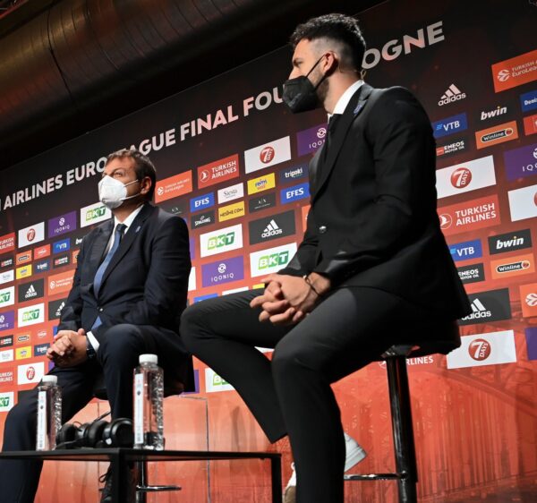 Ergin Ataman Vasilije Micic Efes euroleague