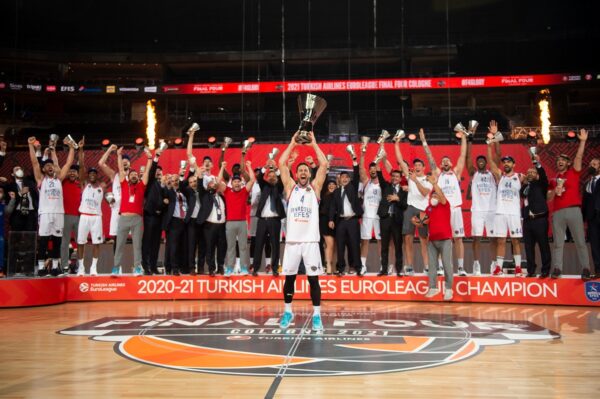 anadolu-efes-istanbul-champ-final-four-cologne-2021-eb20
