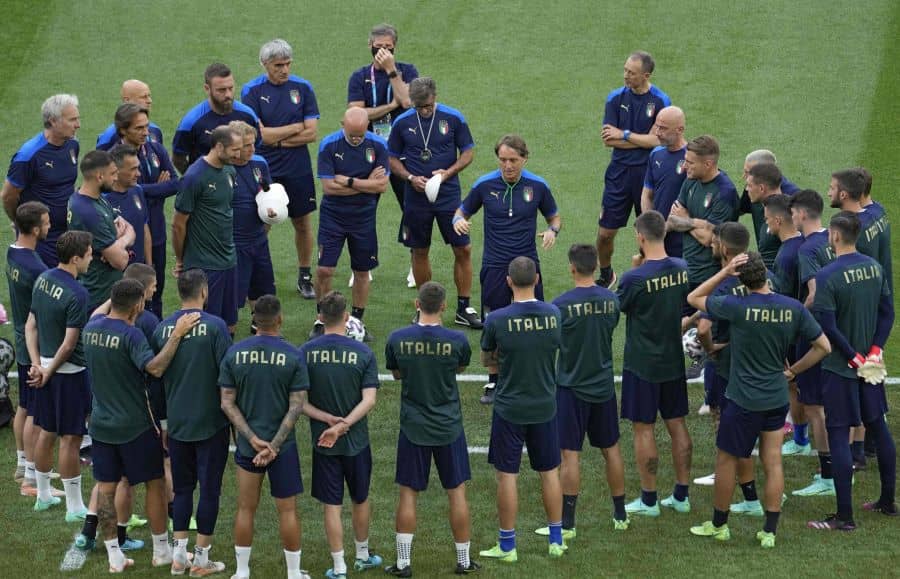 italy national team roberto mancini training euro 2020