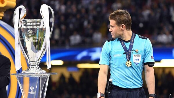 Felix Brych ucl final 2017 ceremony trophy