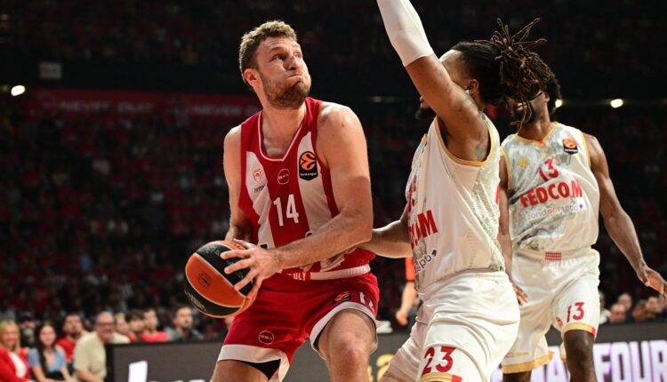 olympiacos monaco vezenkov